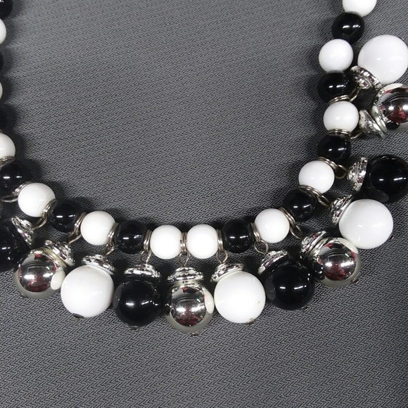Vintage Black & White Bead Necklace - Picture 8 of 9